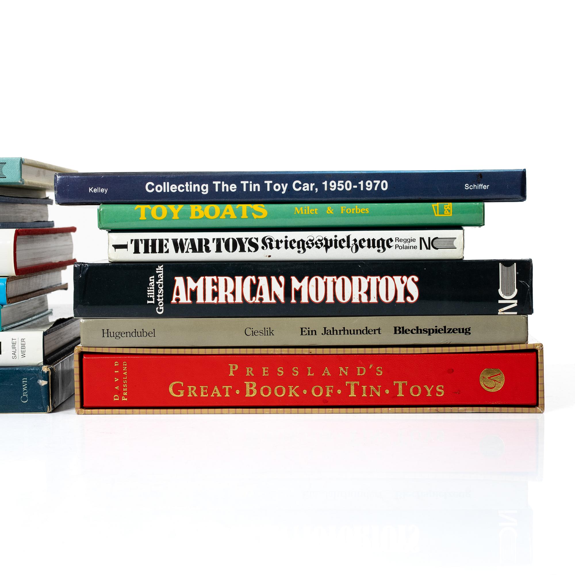 Books, 15 pieces, toy literature, including “The Art of the Tin Toy” & “Collecting Tin Toys”.