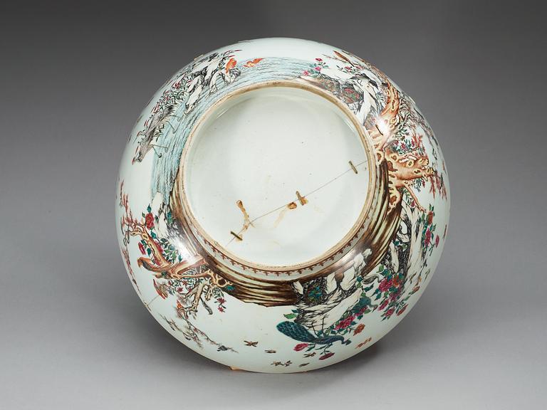 A large famille rose punch bowl, Qing dynasty, Qianlong (1736-95).