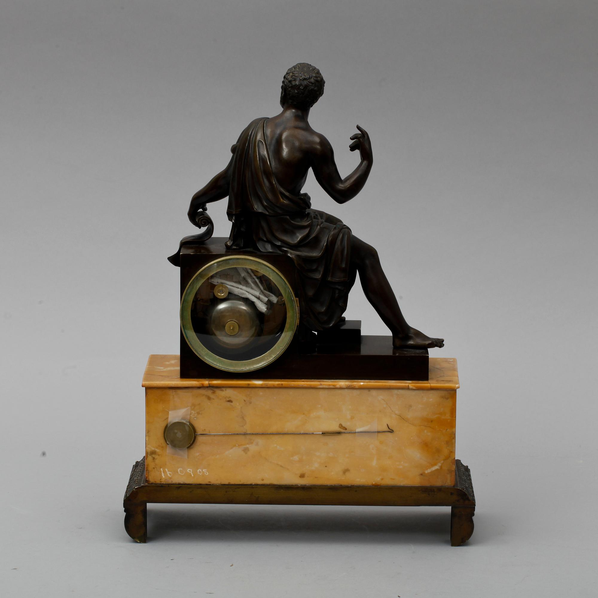 BORDSPENDYL, senempire, 1800-talets första hälft.