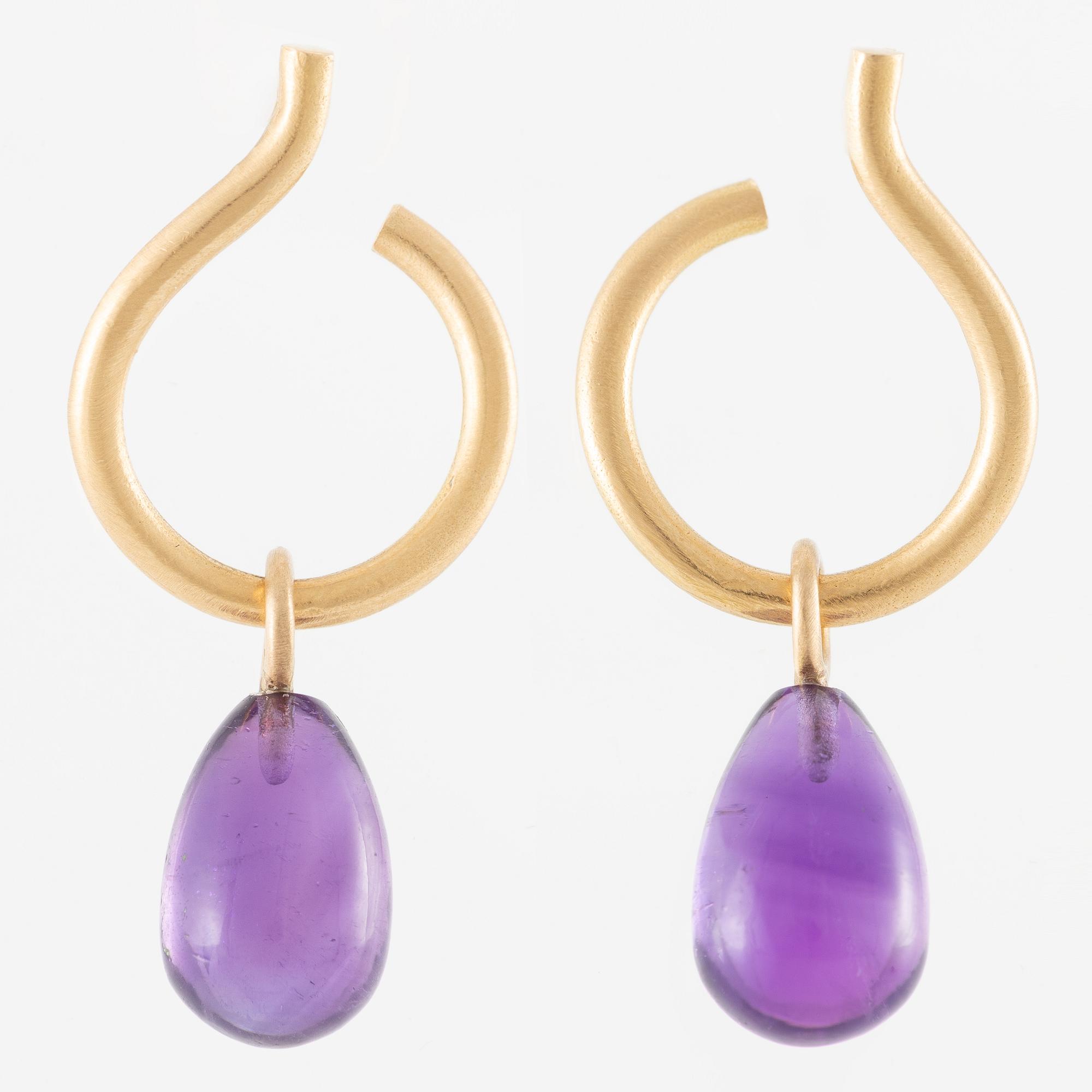 Earrings, a pair, 18K gold with six pendants. Annika Gustavsson.