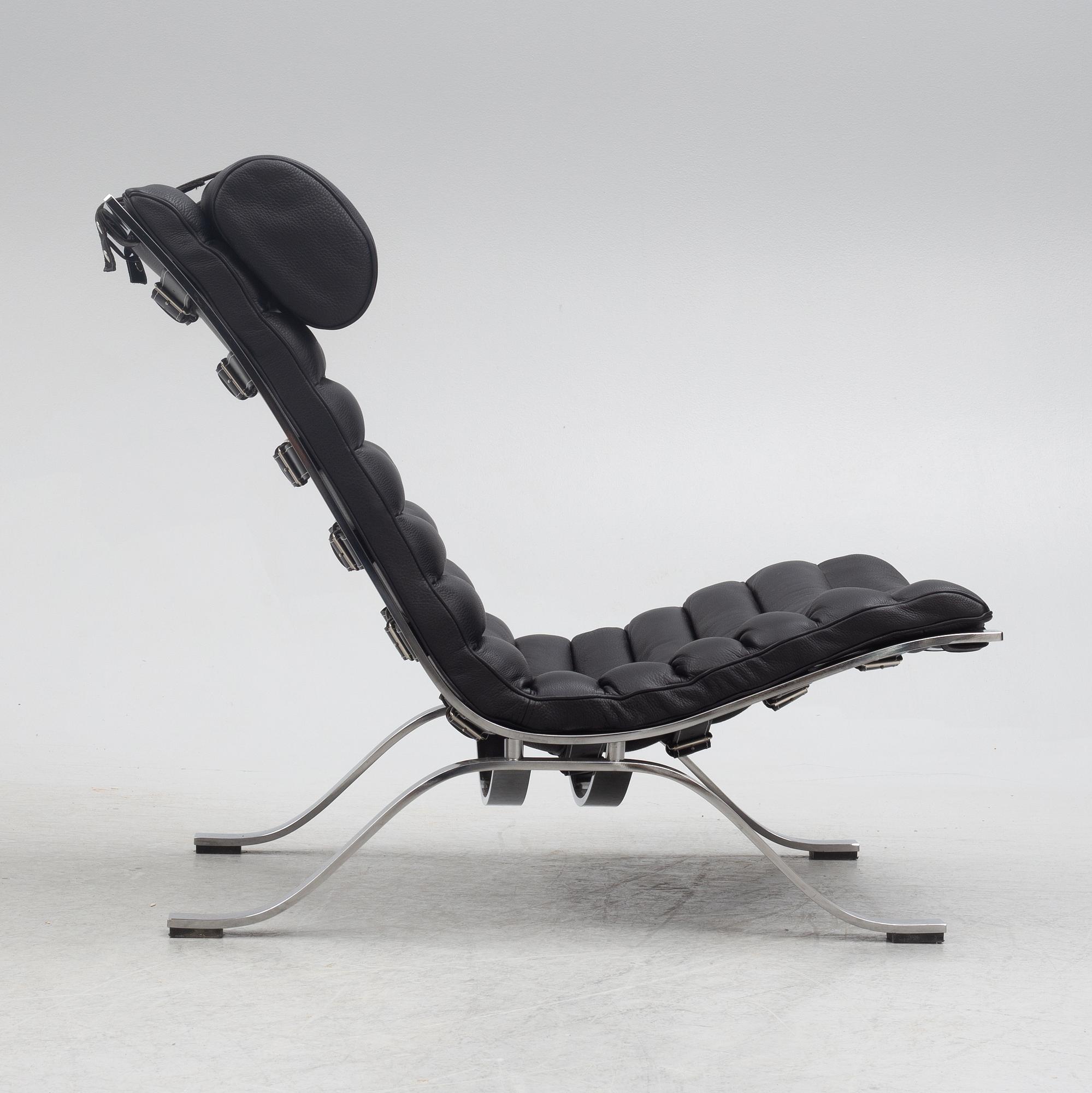 Arne Norell, a pair of "Ari" lounge chairs, Norell Möbler, late 20th century.