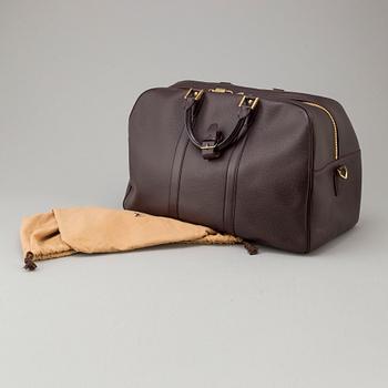 LOUIS VUITTON 'Taïga Kendall PM' bag.