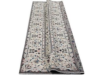 A Keshan carpet, c. 298 x 193 cm.