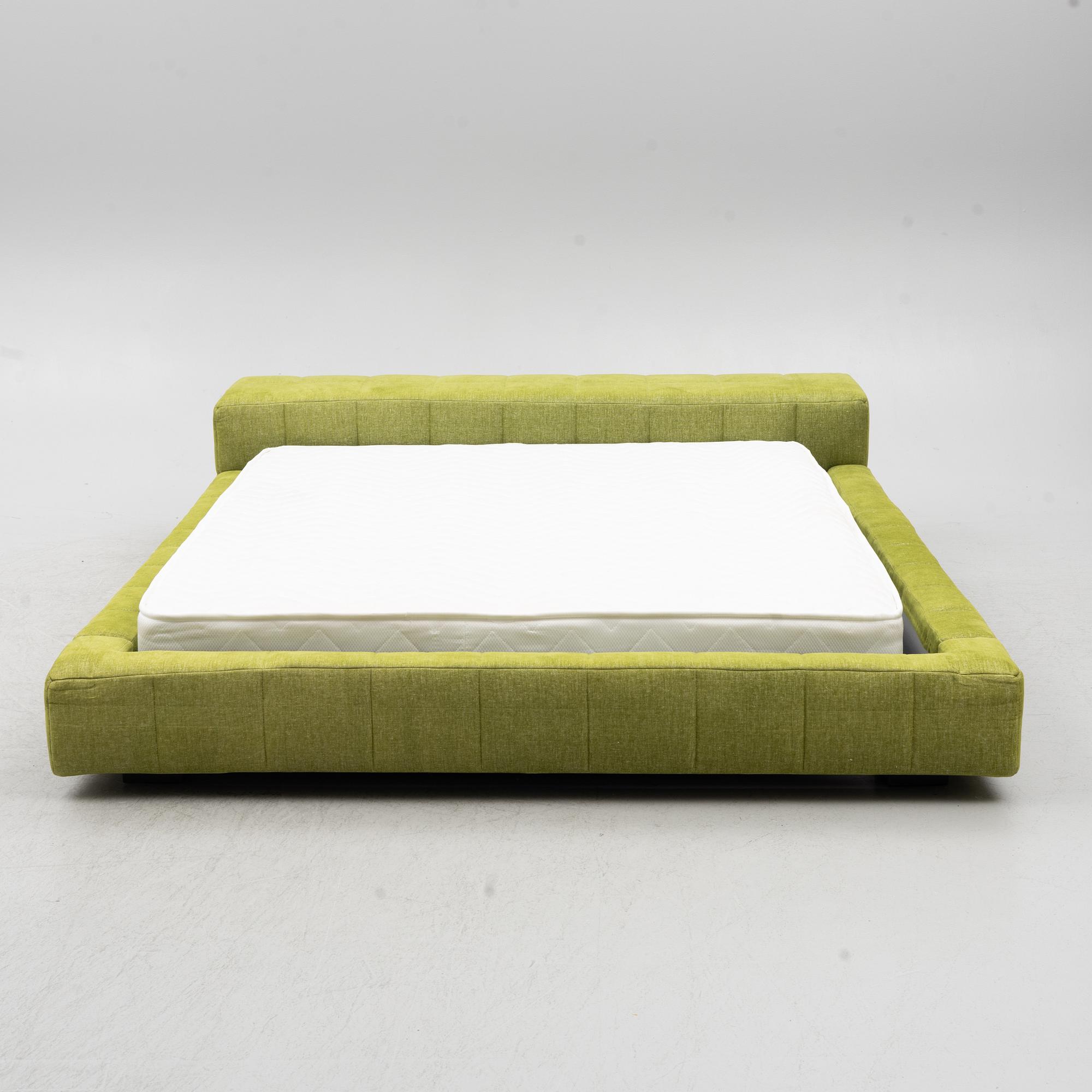 Giuseppe Viganò, a "Squaring" bed, Bonaldo, Italy.