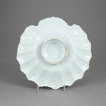 PARTI KINA, 6 delar, porslin, Kina, varav 5 st tallrikar, jiaqing, 1800-tal.