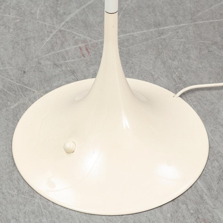 VERNER PANTON, golvlampa, "Pantella", Louis Poulsen, Danmark.