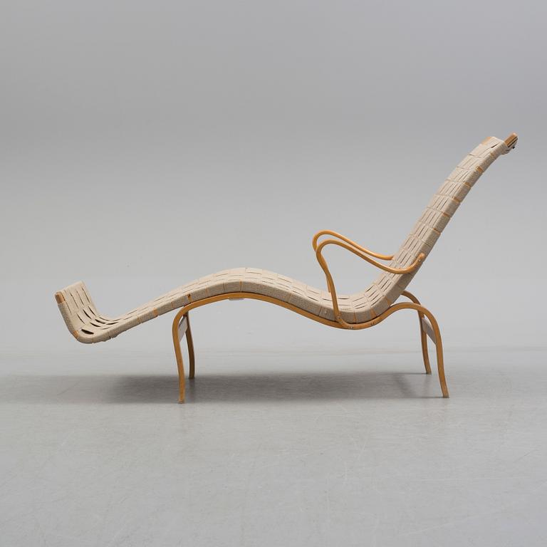 A 'Liggstol mod. 42' easy chair by Bruno Mathsson, Firma Karl Mathsson, Värnamo, Sweden.