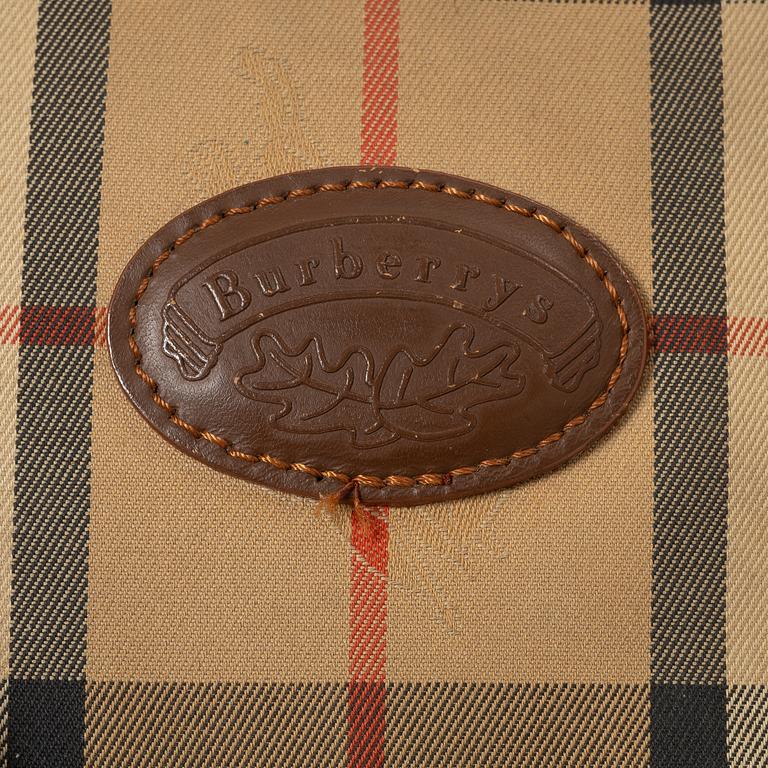 Burberry, weekend bag.