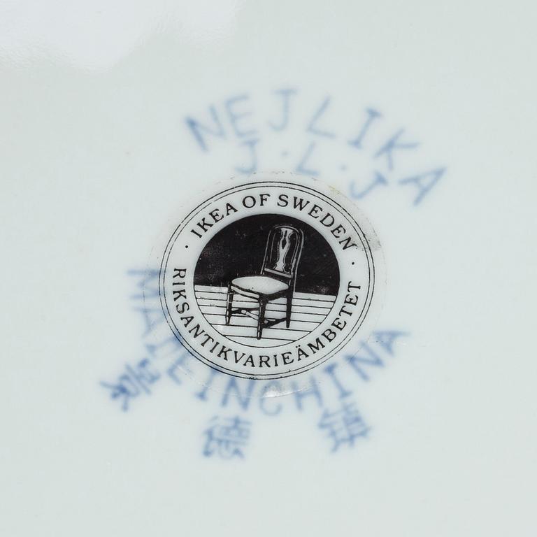 A porcelain terrine "Nejlika" from IKEAS 18th century series from the late 20th century.