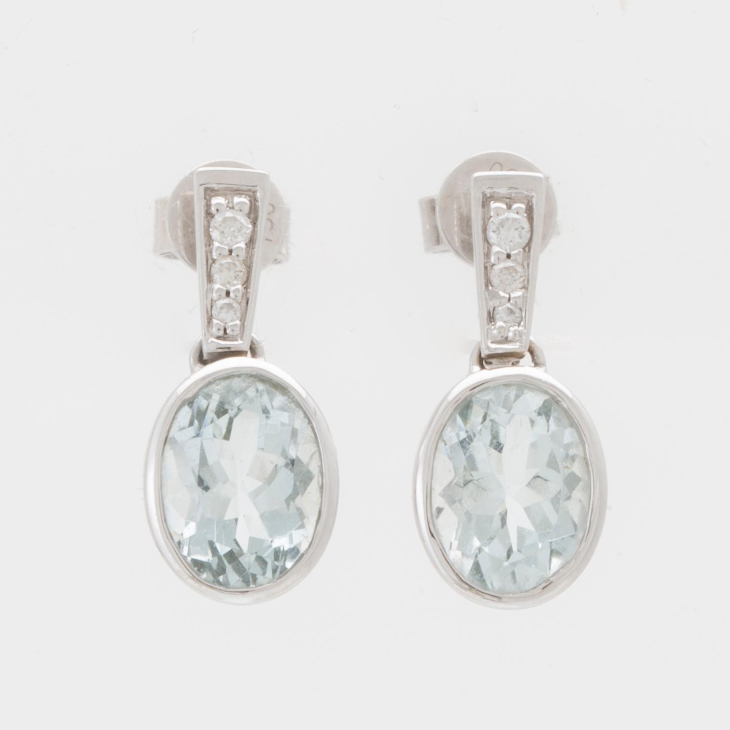 Örhängen 18K vitguld med ovalt fasetterade akvamariner samt runda briljantslipade diamanter.