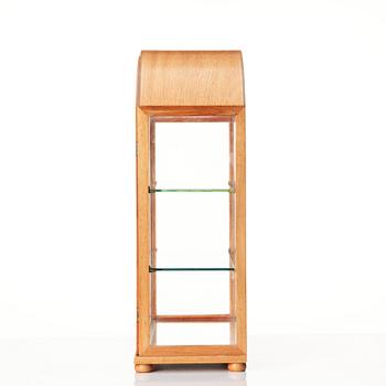 Josef Frank, a 'model 2070' mahogany table showcase cabinet, Svenskt Tenn, Sweden, probably 1950s.