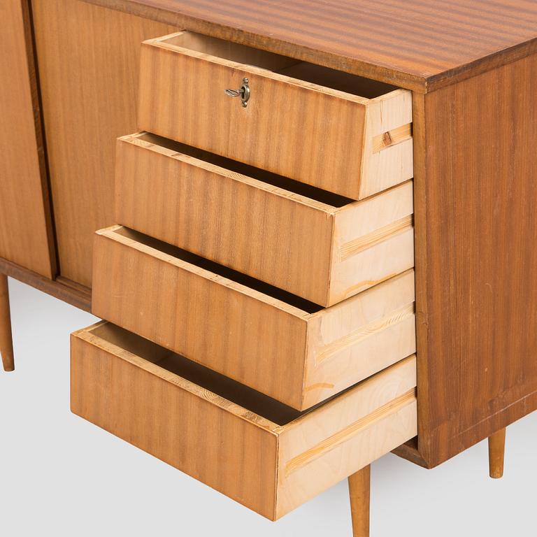 Skänk / sideboard, 1900-talets mitt.