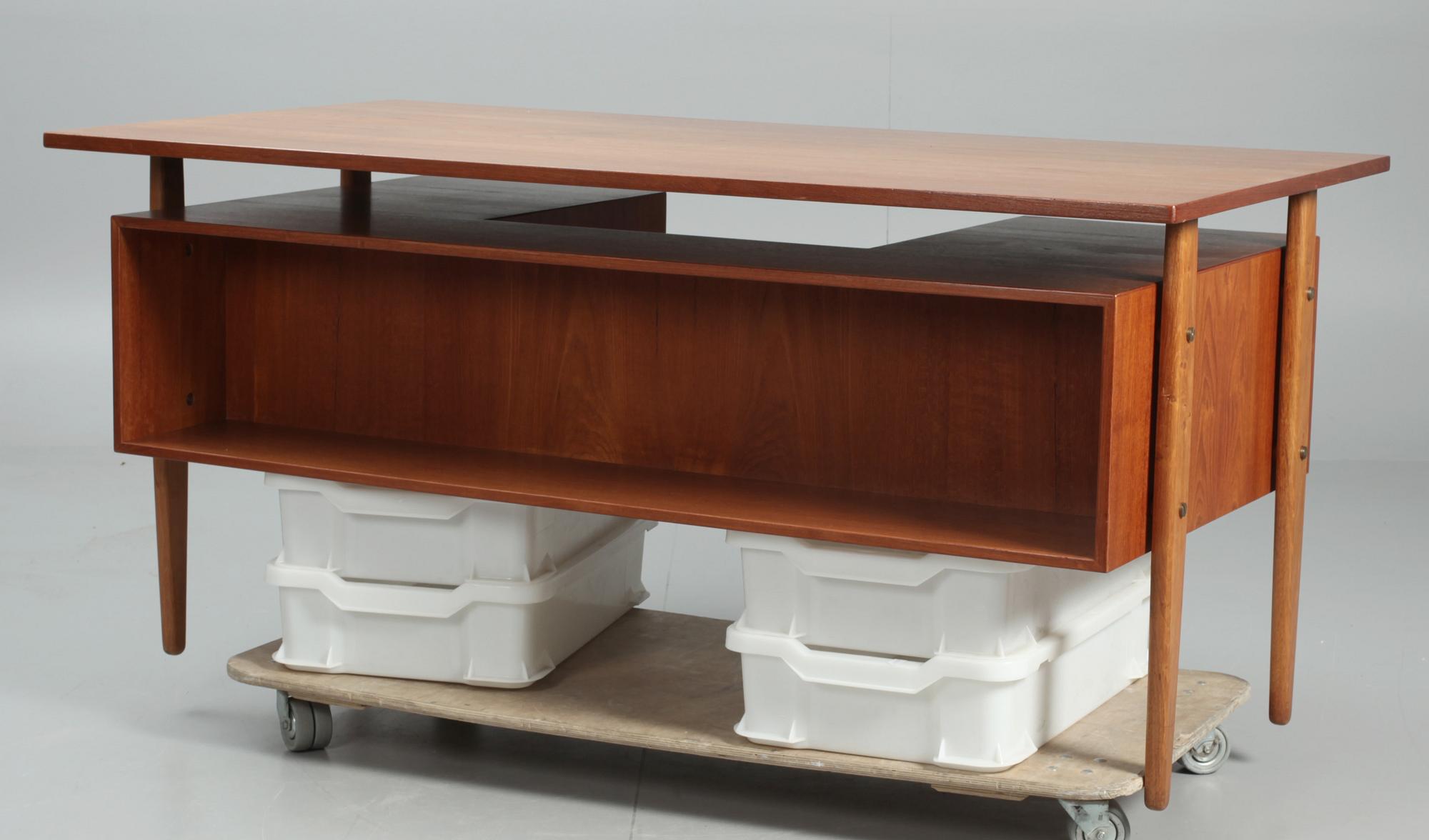 SKRIVBORD, teak. 1950-tal.