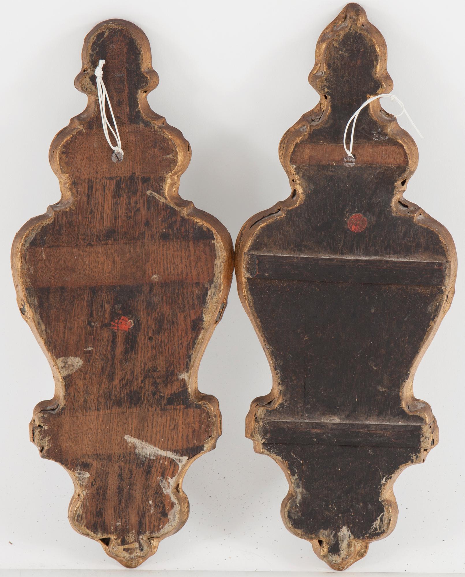 SPEGLAR, två st snarlika, senbarock, 1700-talets första hälft.