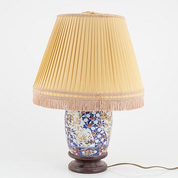 A Chinese table lamp, 20th century.
