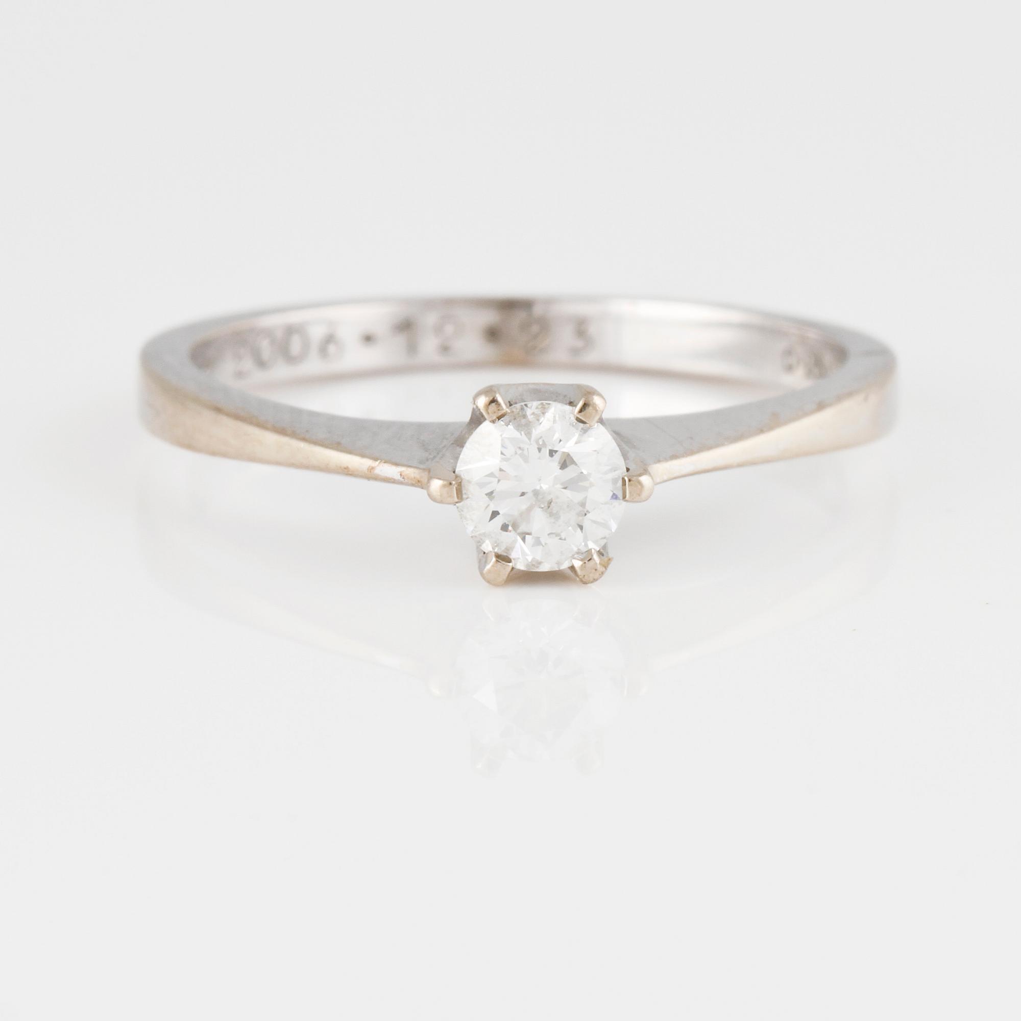 RING, 18K guld med briljantslipad diamant 0.25 ct, Iduna, Varberg. Vikt 2,5 gram.