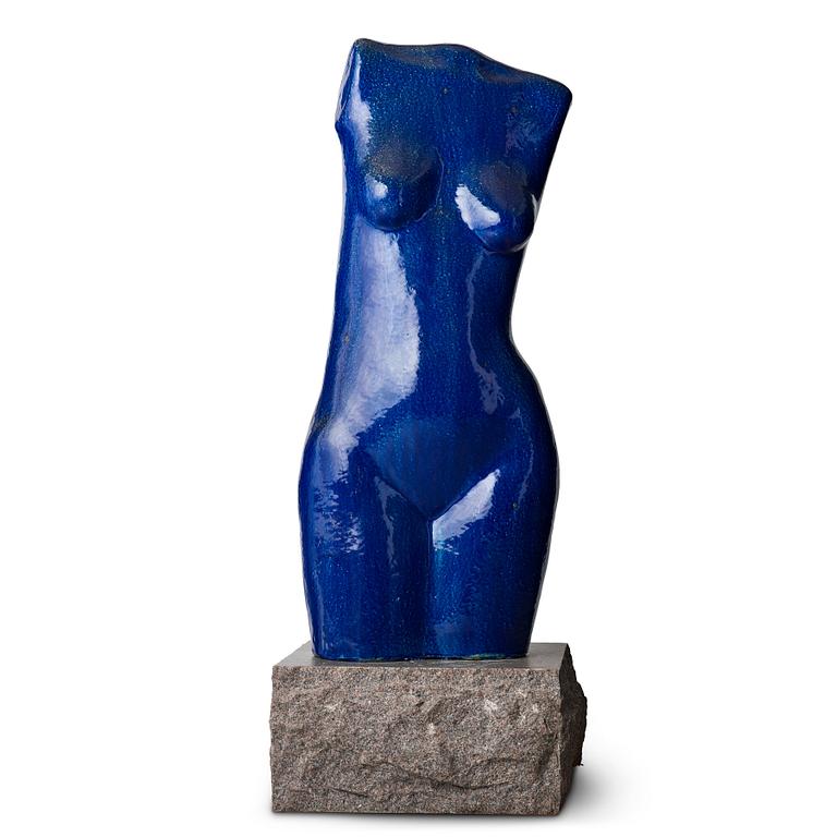 Ulla & Gustav Kraitz, a stoneware sculpture of a female torso, Fogdarp, Förslöv, Sweden. 2014.