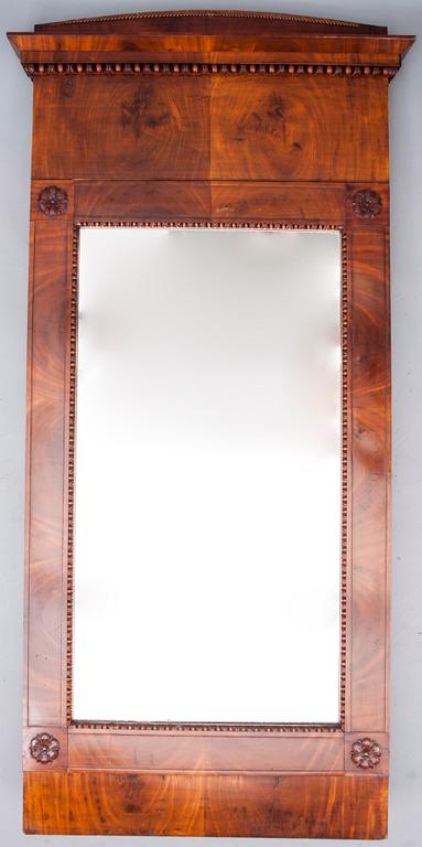 SPEGEL och KONSOLBORD, biedermeier, 1800-talets mitt.