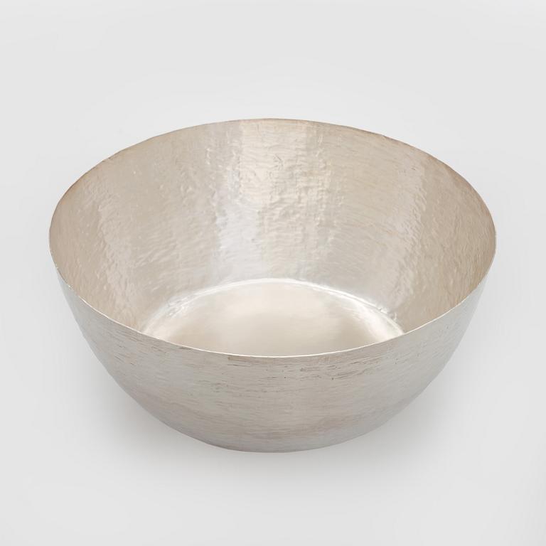 Tapio Wirkkala, malja, hopeaa, Kultakeskus Hämeenlinna 2007.