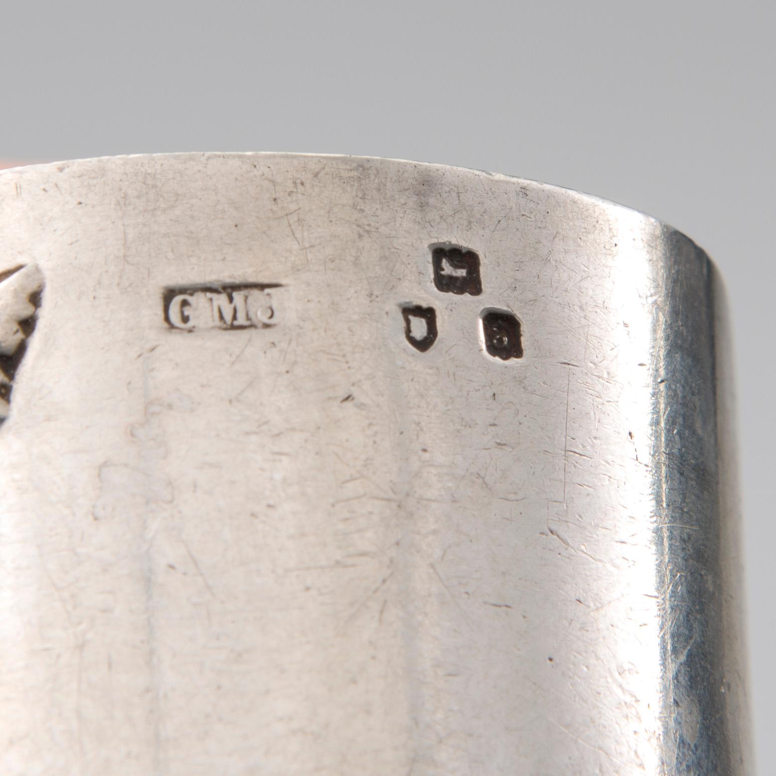 SERVETTRINGAR, sterlingsilver, ett par, London 1896, och 2 st, 800 silver, 1900-tal. Totalvikt 148 g.