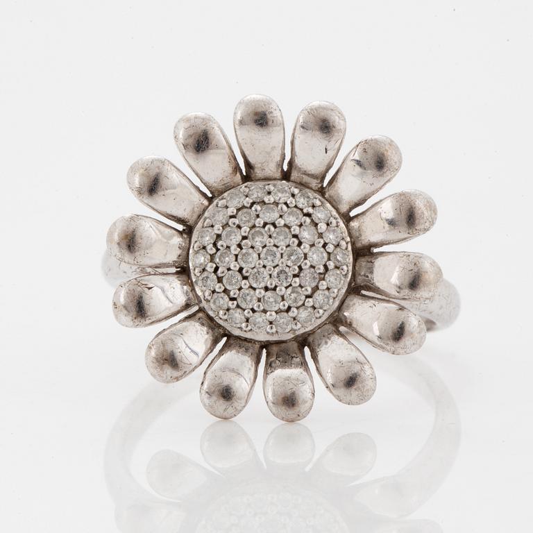Georg Jensen, Sunflower ring with brilliant-cut diamonds.