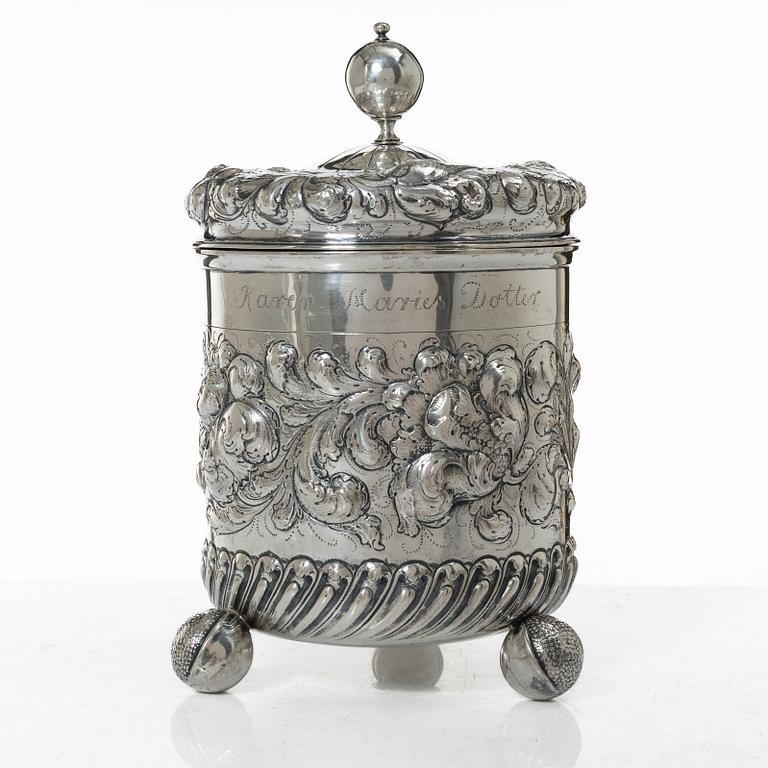A 19th/20th century silver beaker and cover. Barock style.