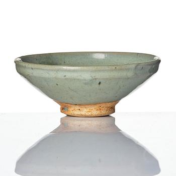A pale green jun glazed bowl, Jin/Yuan dynasty.
