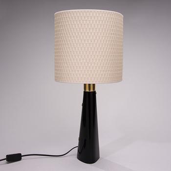 LAMPFOT, Lisa Johansson-Pape, Orno 1900-talets mitt.
