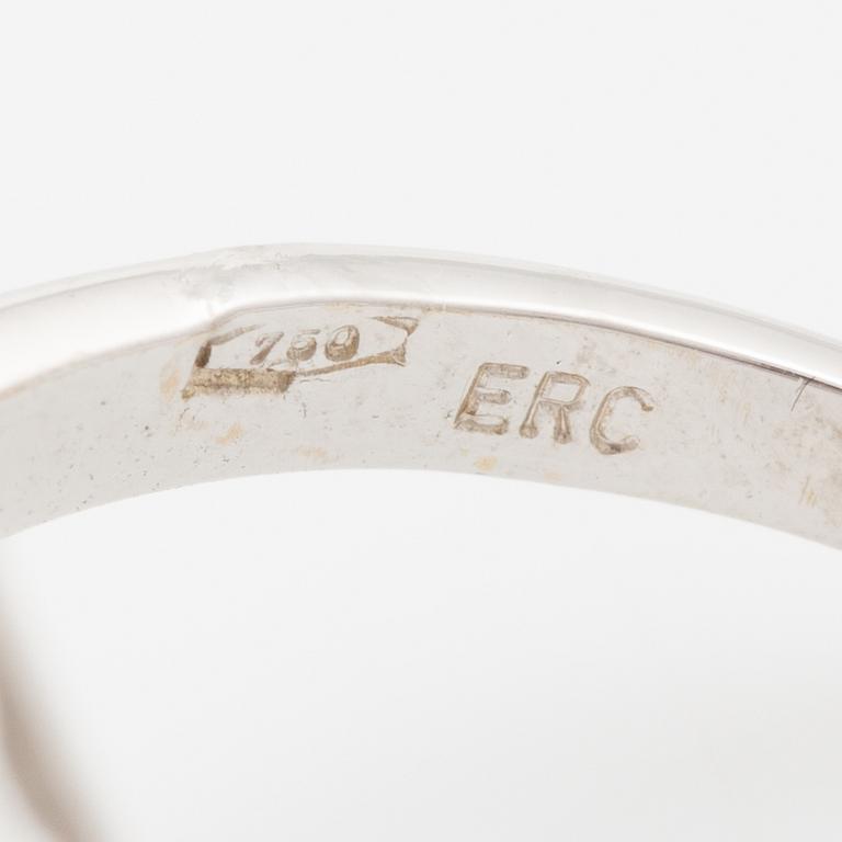 Ring, 18K vitguld med safir och små diamanter, genombruten dekor.