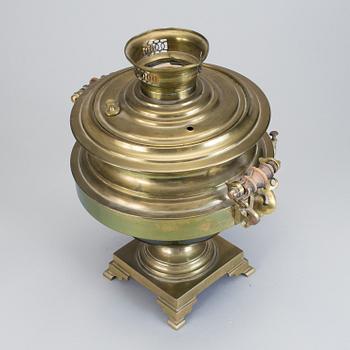 A russian brass samovar, late 19th century.