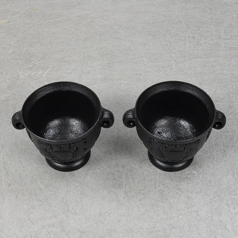 An early 20th Century pair of cast iron pots.