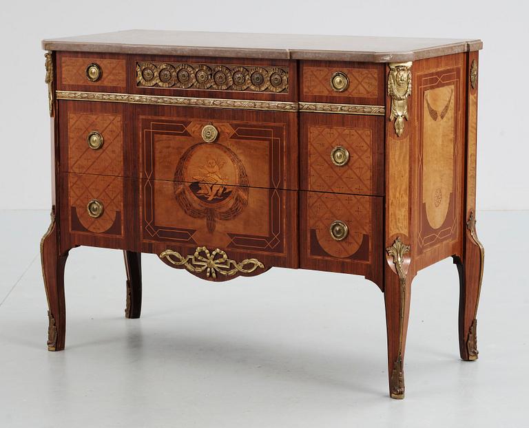 BYRÅ, gustaviansk stil, 1900-talets första hälft.