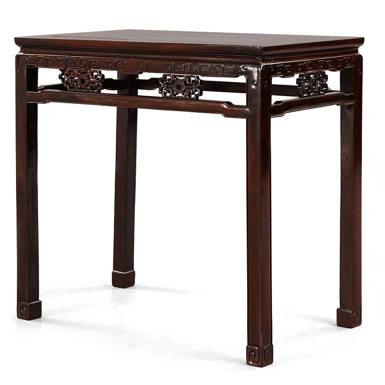 ALTARBORD, hardwood. Troligen sen Qingdynasti.