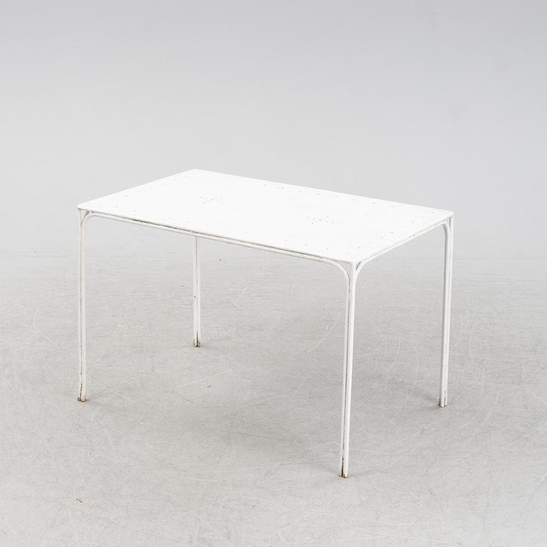 Four painted cast iron chair and table, mid/first half of the 20th century, Sweden.