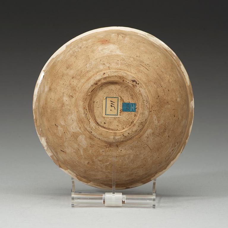 A marbled on white slip-glazed earthenware bowl, Song dynasty (960-1279).
