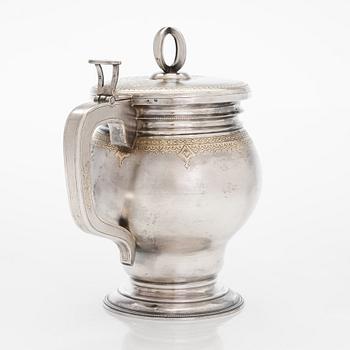 Petr Chumakov, dryckeskanna, silver och förgyllt silver, Moskva 1895.