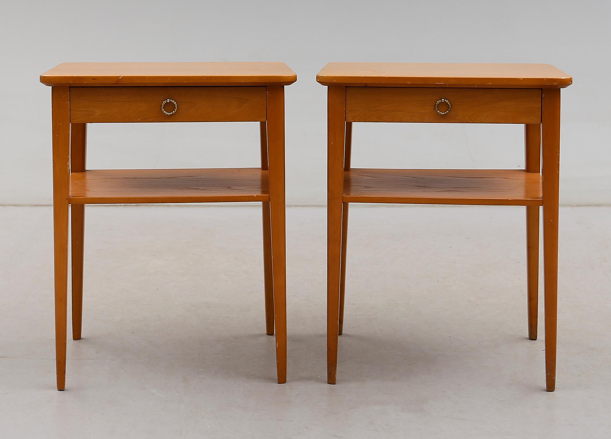 SÄNGBORD, 1 par, 1900-talets mitt.