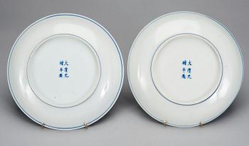 KINESISKA FAT, ETT PAR. Porslin. Qing dynastin, Guangxu märke och period (1874-1908).