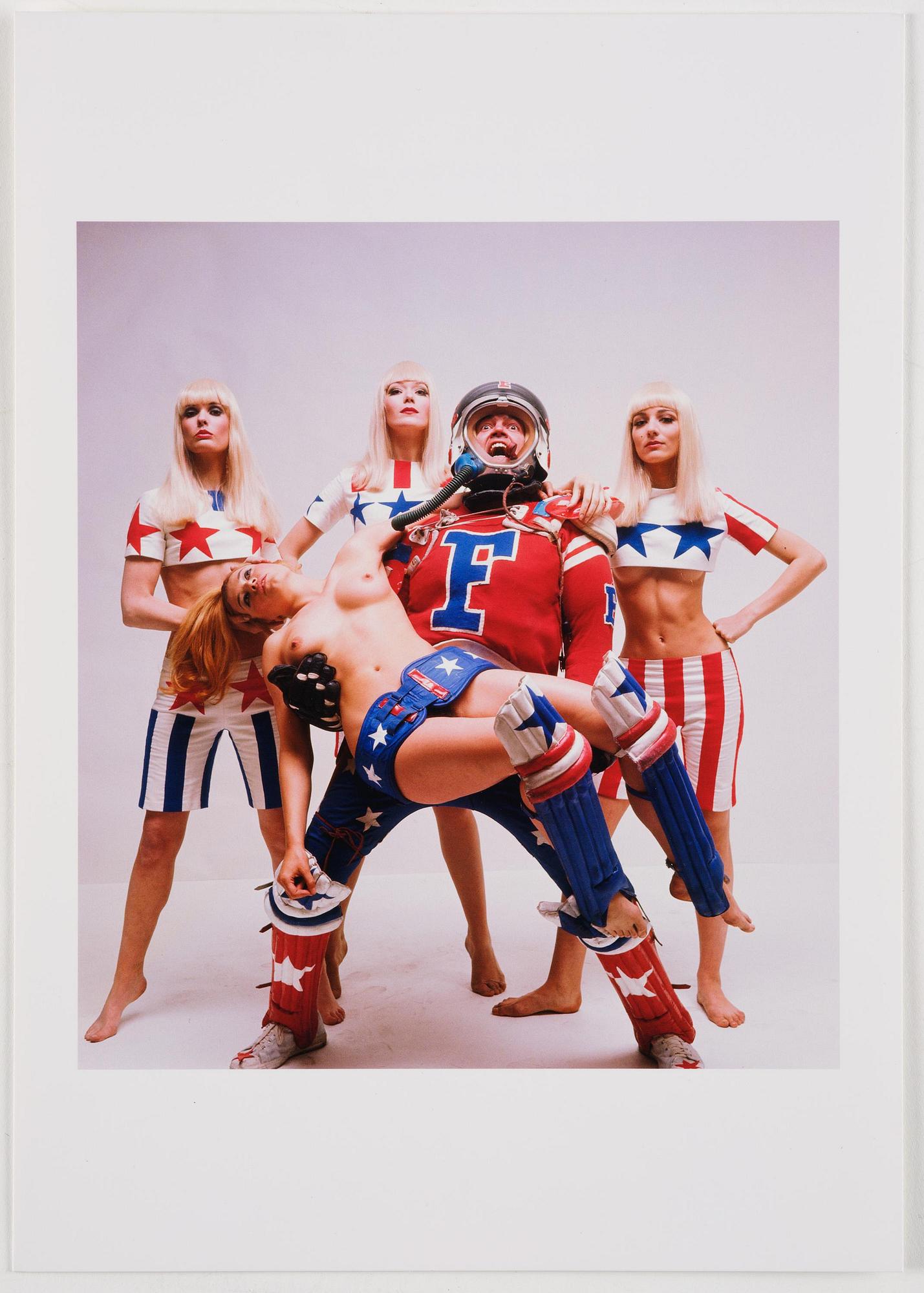 William Klein, ”Mister Freedom koffert - full set edition”, 2020.