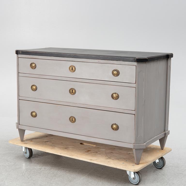 Chest of drawers, 19th century.