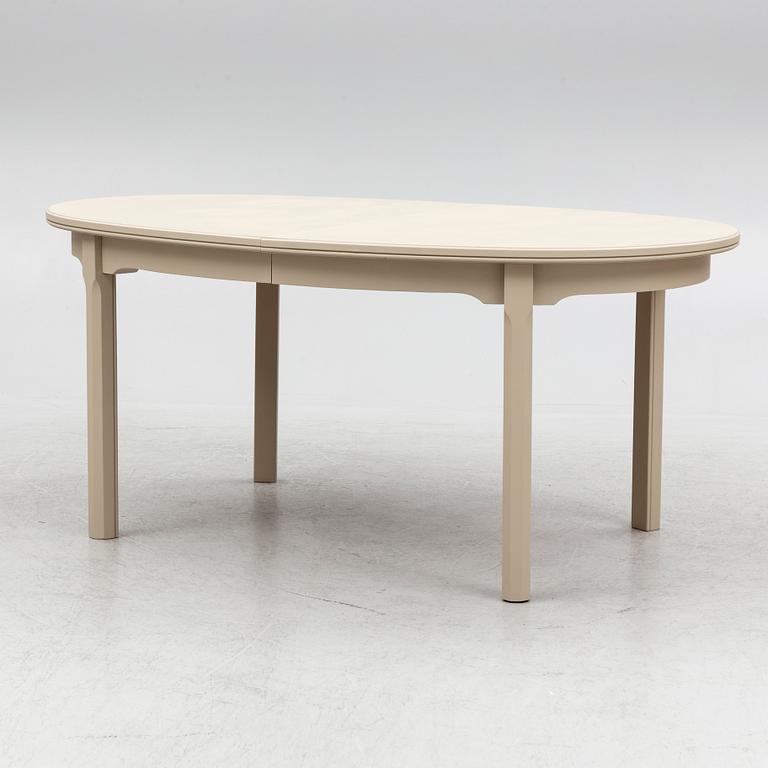 Dining table, 8 chairs, Gustavian style, 20th century.