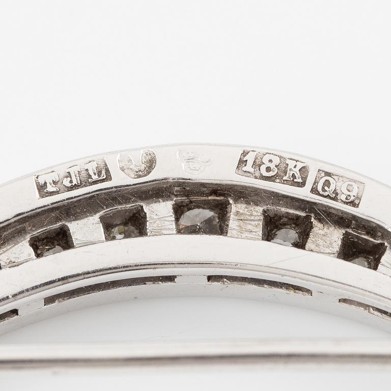 Brosch 18K vitguld med runda briljantslipade diamanter.
