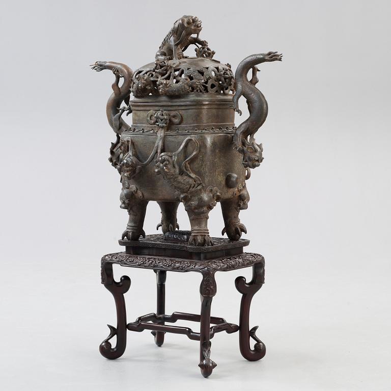 A bronz censer with Zitan stand, Qing dynasty, presumably 19th century. With character mark.