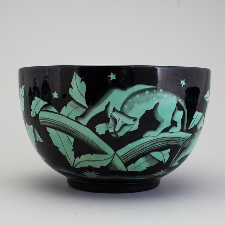 A bowl of the "V series", Ilse Claesson for Rörstrand 1930´s.