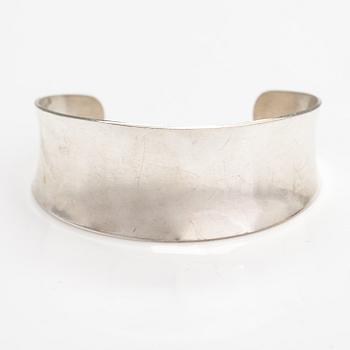 Pekka Piekäinen, A sterling silver bracelet. Platinoro, Turku 2008.