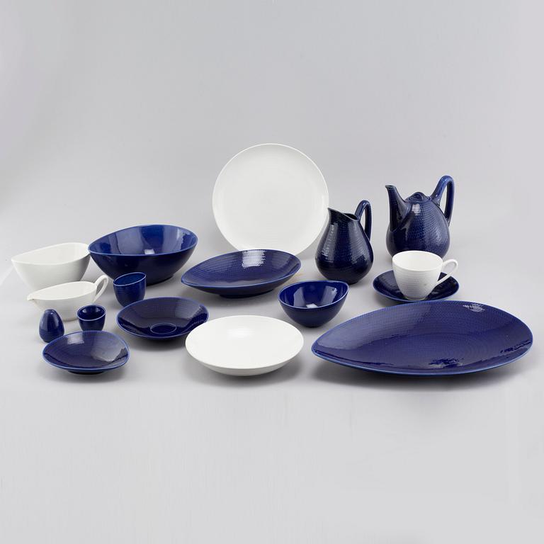 34 pieces of porcelain tableware by Hertha Bengtson for Rörstrand, model "Blå eld", second half of the 20th century.