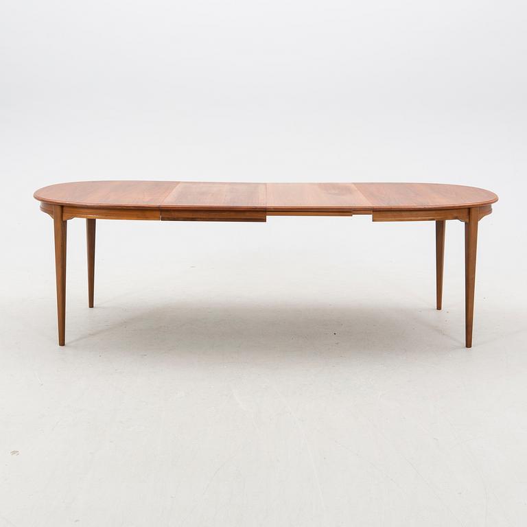 Svante Skogh, a 1960/70s walnut "Vindö" dining table.