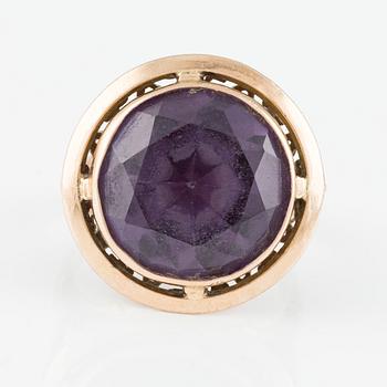 Ring, gold with synthetic colour-changing sapphire, Egypt.