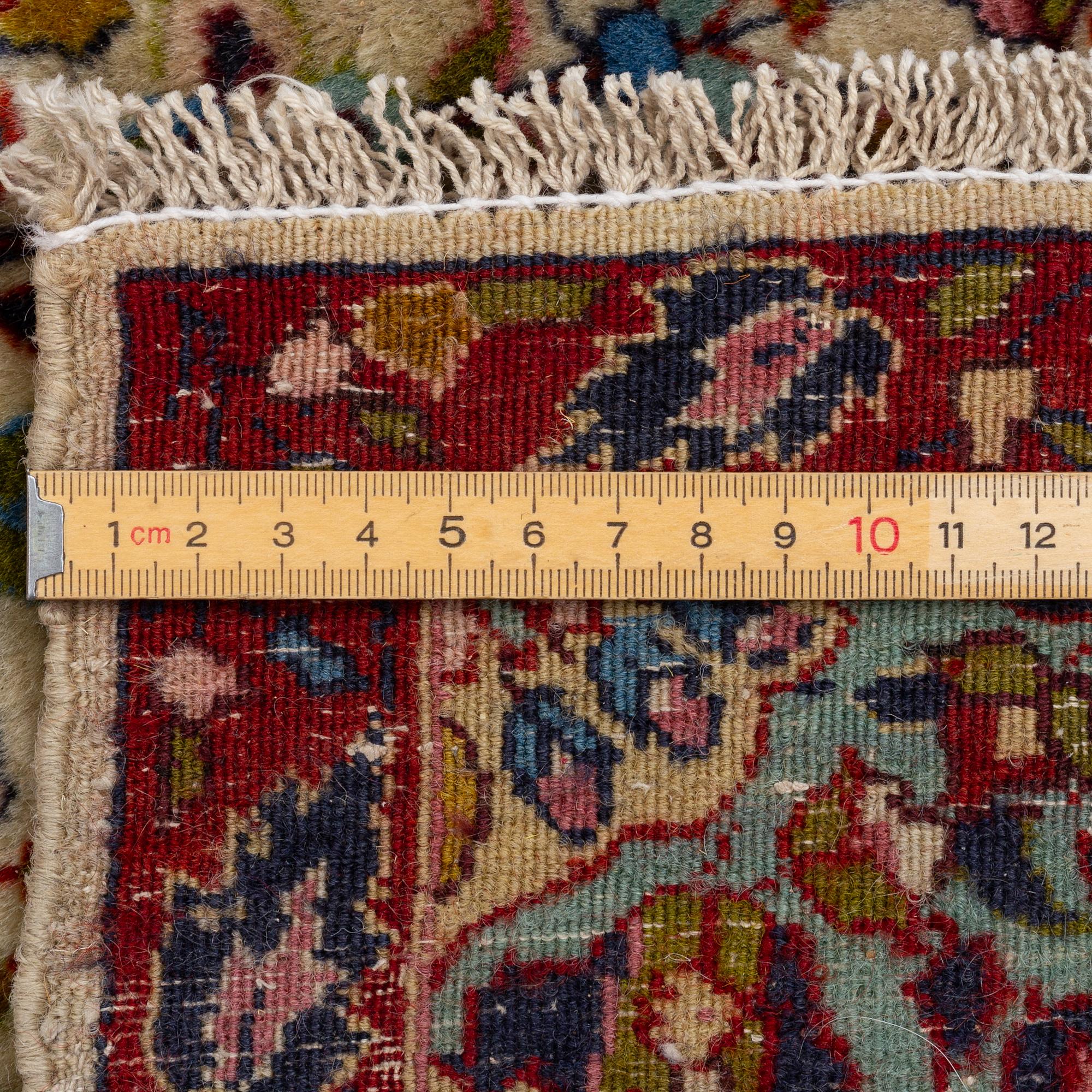 Matta, troligen Pakistan, ca 230 x 112 cm.