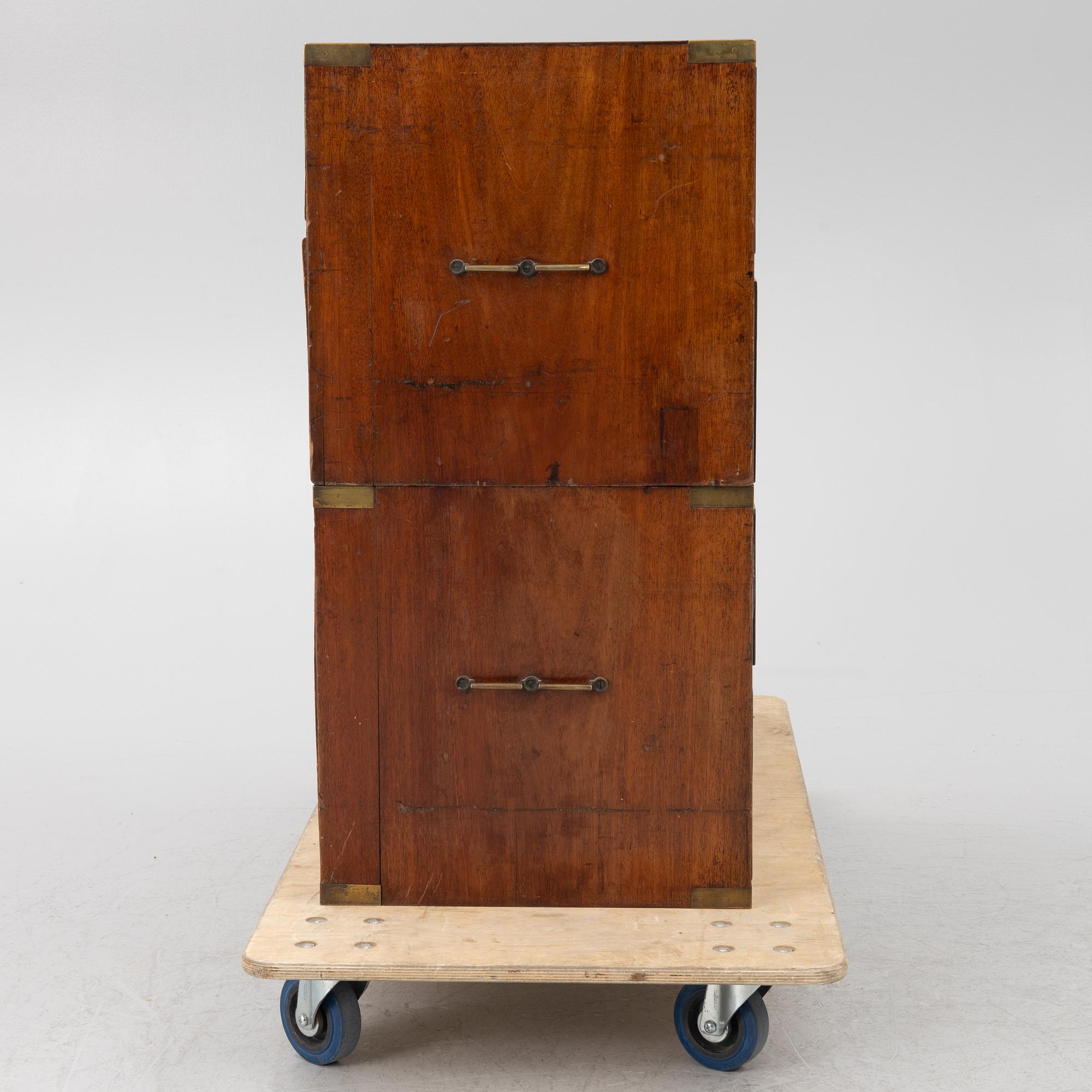 Chest of drawers, England, 19th century.
